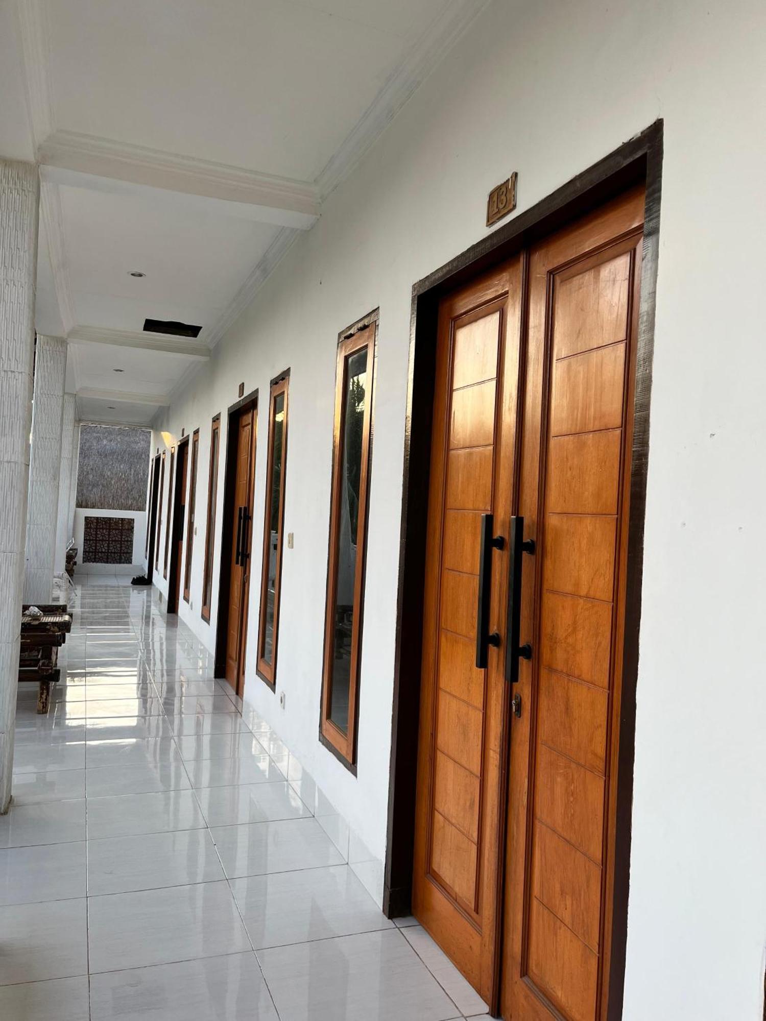 Bale Sunrise Hotel Gili Trawangan Exterior photo