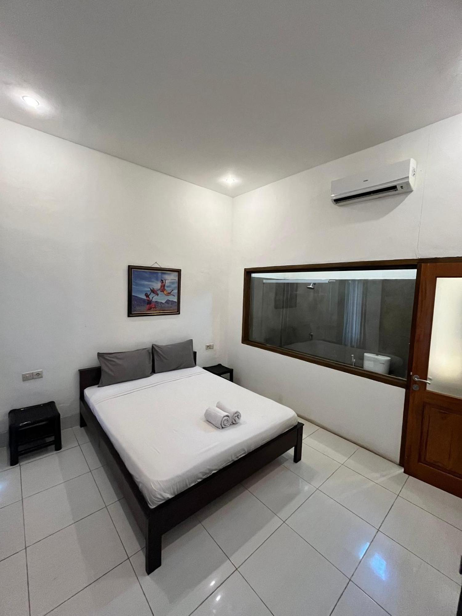 Bale Sunrise Hotel Gili Trawangan Exterior photo